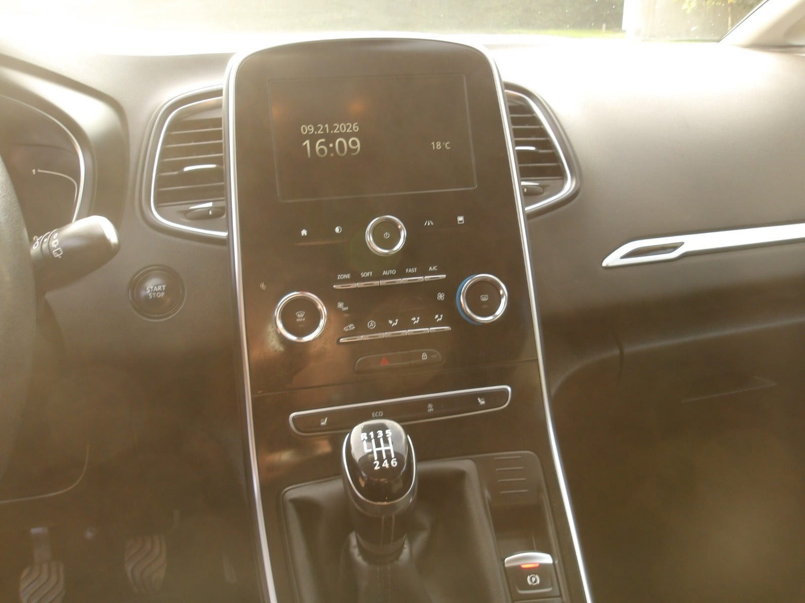 Grå Renault Grand Scenic IV fra 2018