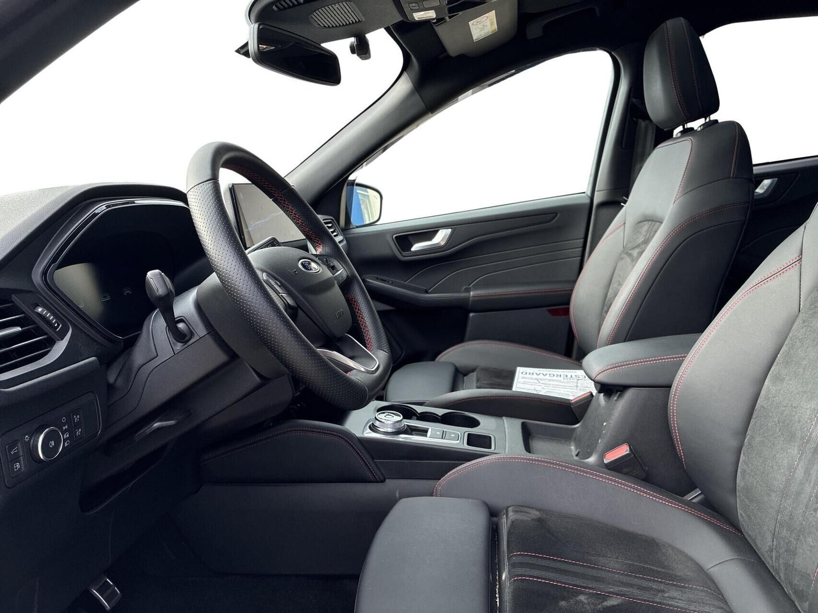Hvid Ford Kuga fra 2024