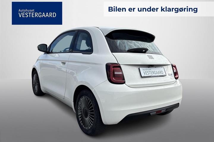 Hvid Fiat 500e fra 2022