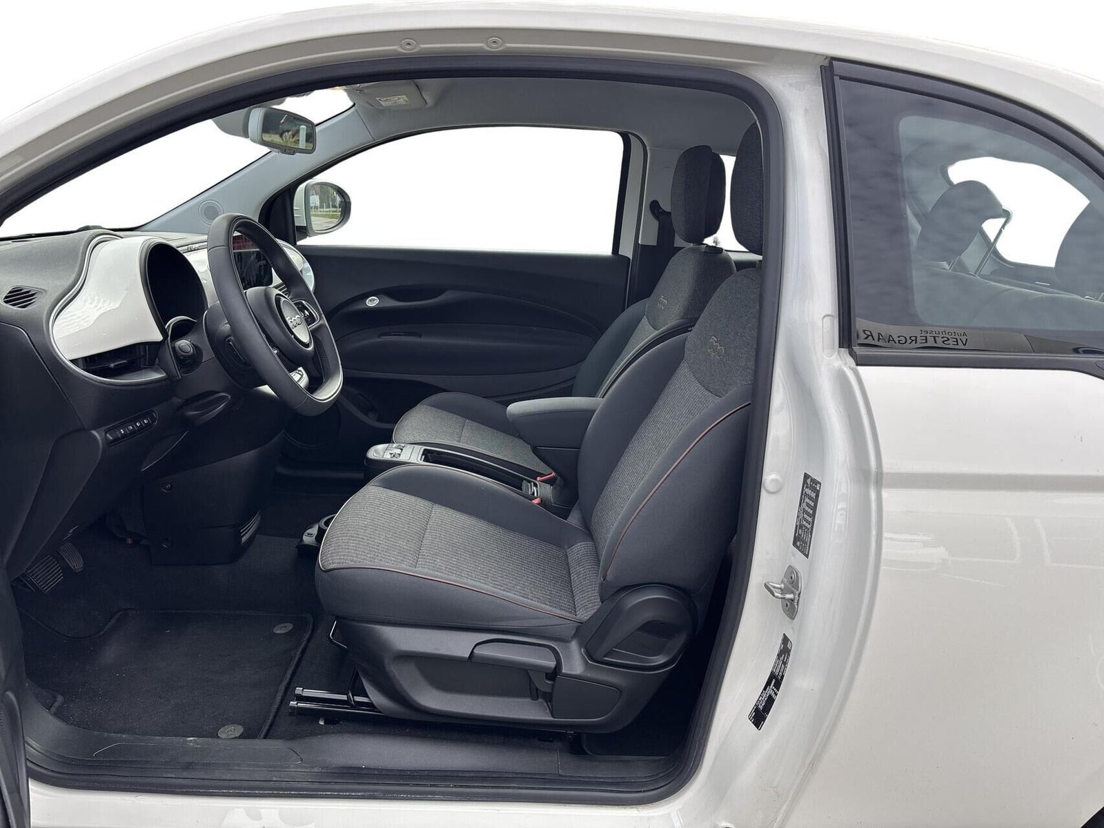 Hvid Fiat 500e fra 2022