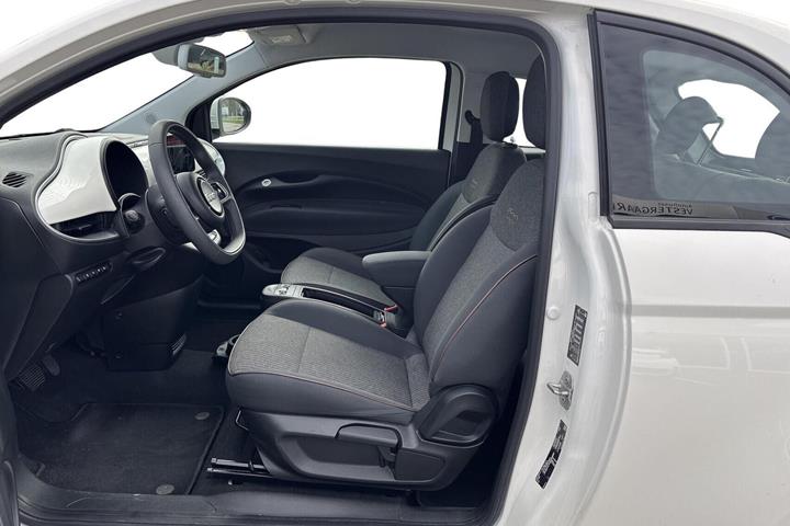Hvid Fiat 500e fra 2022