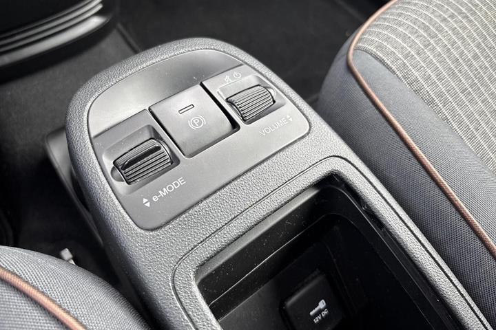 Hvid Fiat 500e fra 2022