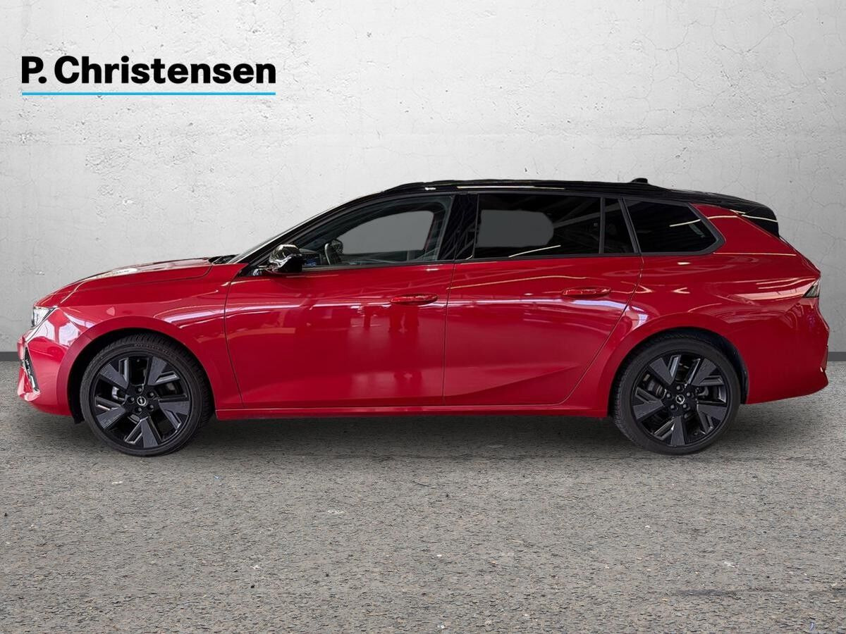Rød Opel Astra-e fra 2024