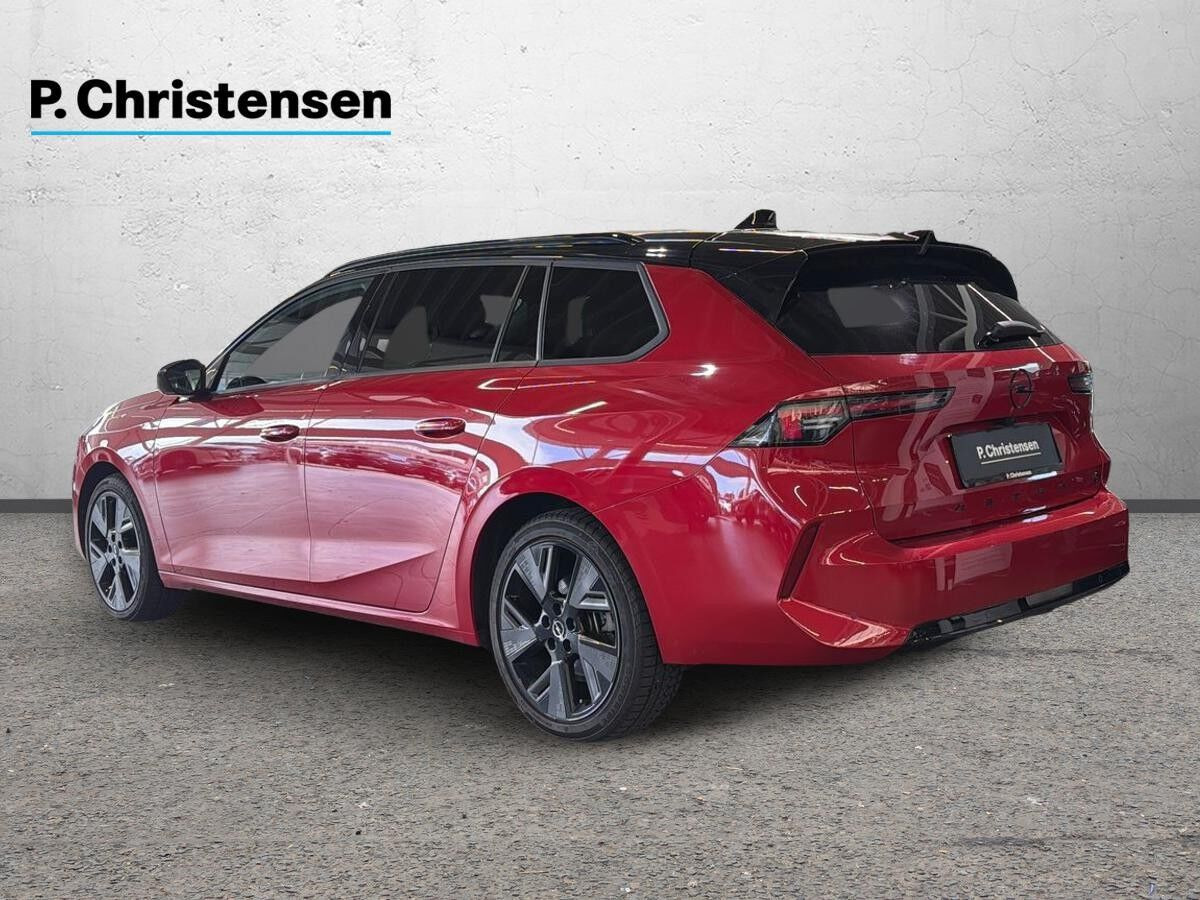 Rød Opel Astra-e fra 2024