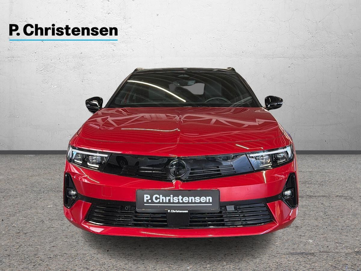 Rød Opel Astra-e fra 2024