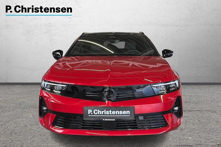 Rød Opel Astra-e fra 2024
