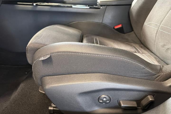 Rød Opel Astra-e fra 2024