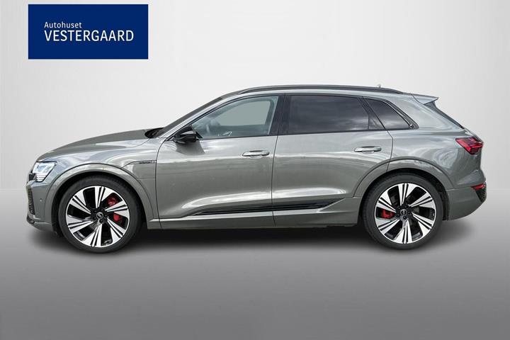 Grøn Audi Q8 e-tron fra 2024