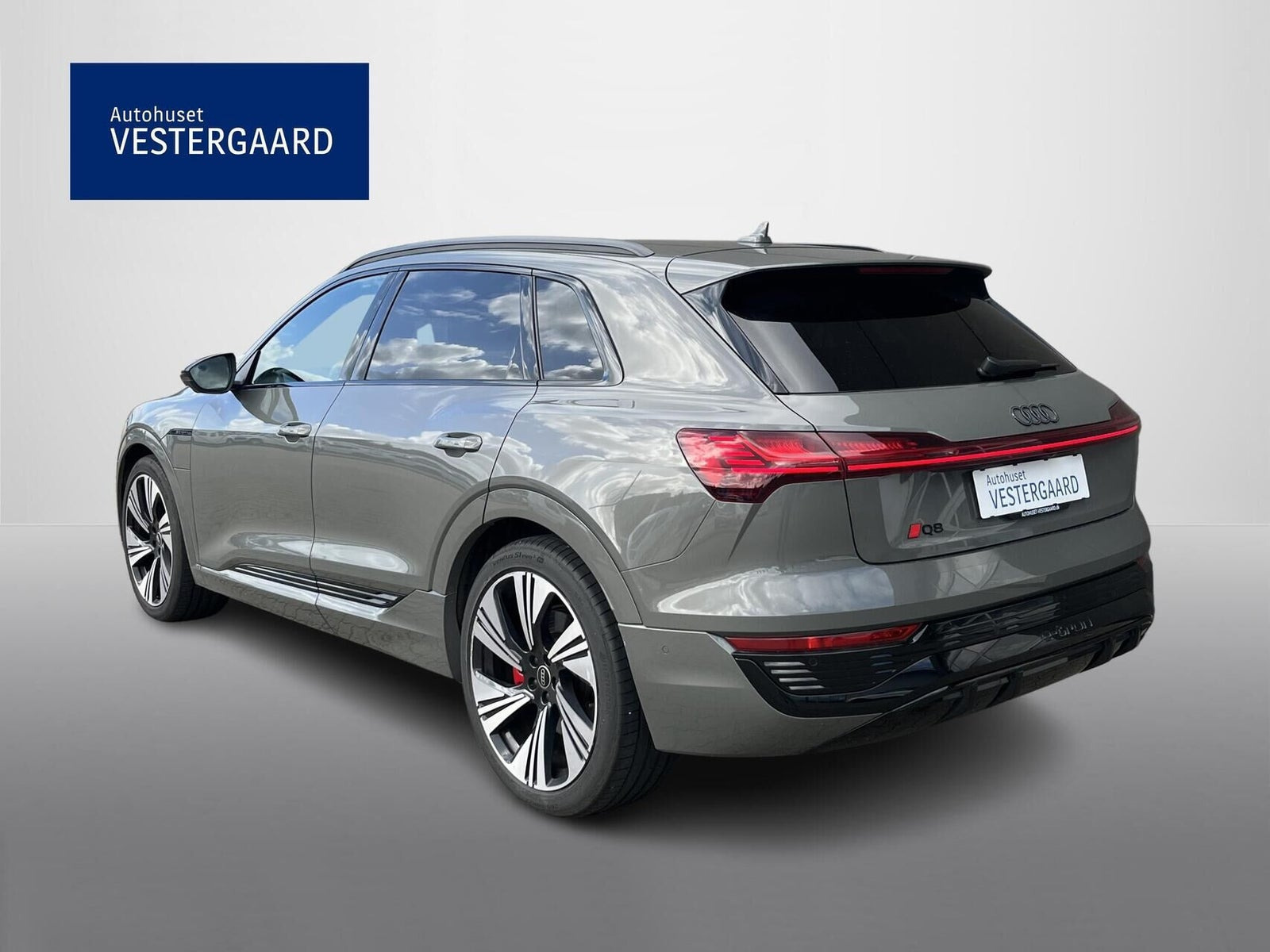 Grøn Audi Q8 e-tron fra 2024