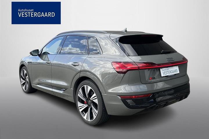 Grøn Audi Q8 e-tron fra 2024