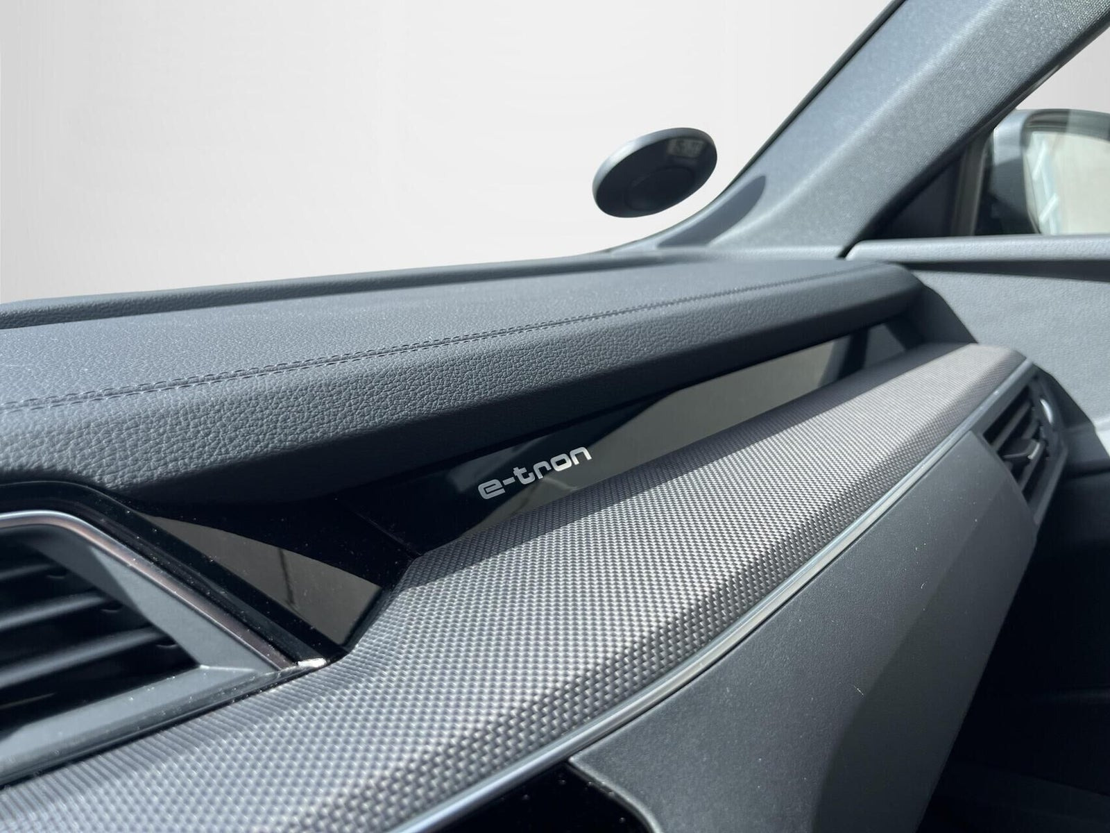 Grøn Audi Q8 e-tron fra 2024