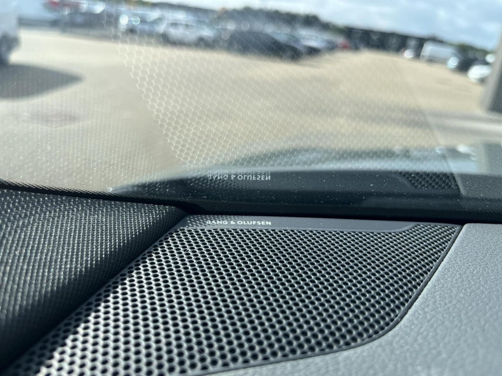 Grøn Audi Q8 e-tron fra 2024