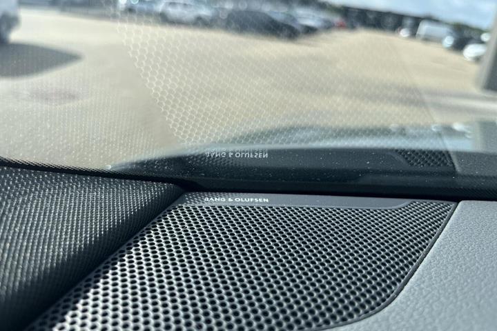 Grøn Audi Q8 e-tron fra 2024