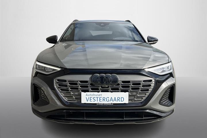Grøn Audi Q8 e-tron fra 2024