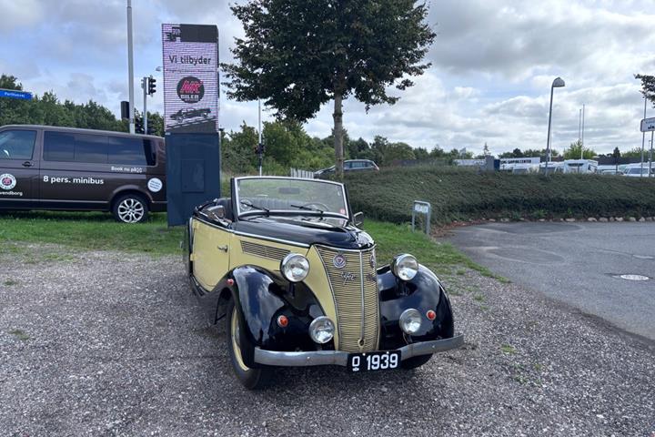 Sort Ford Eifel fra 1939