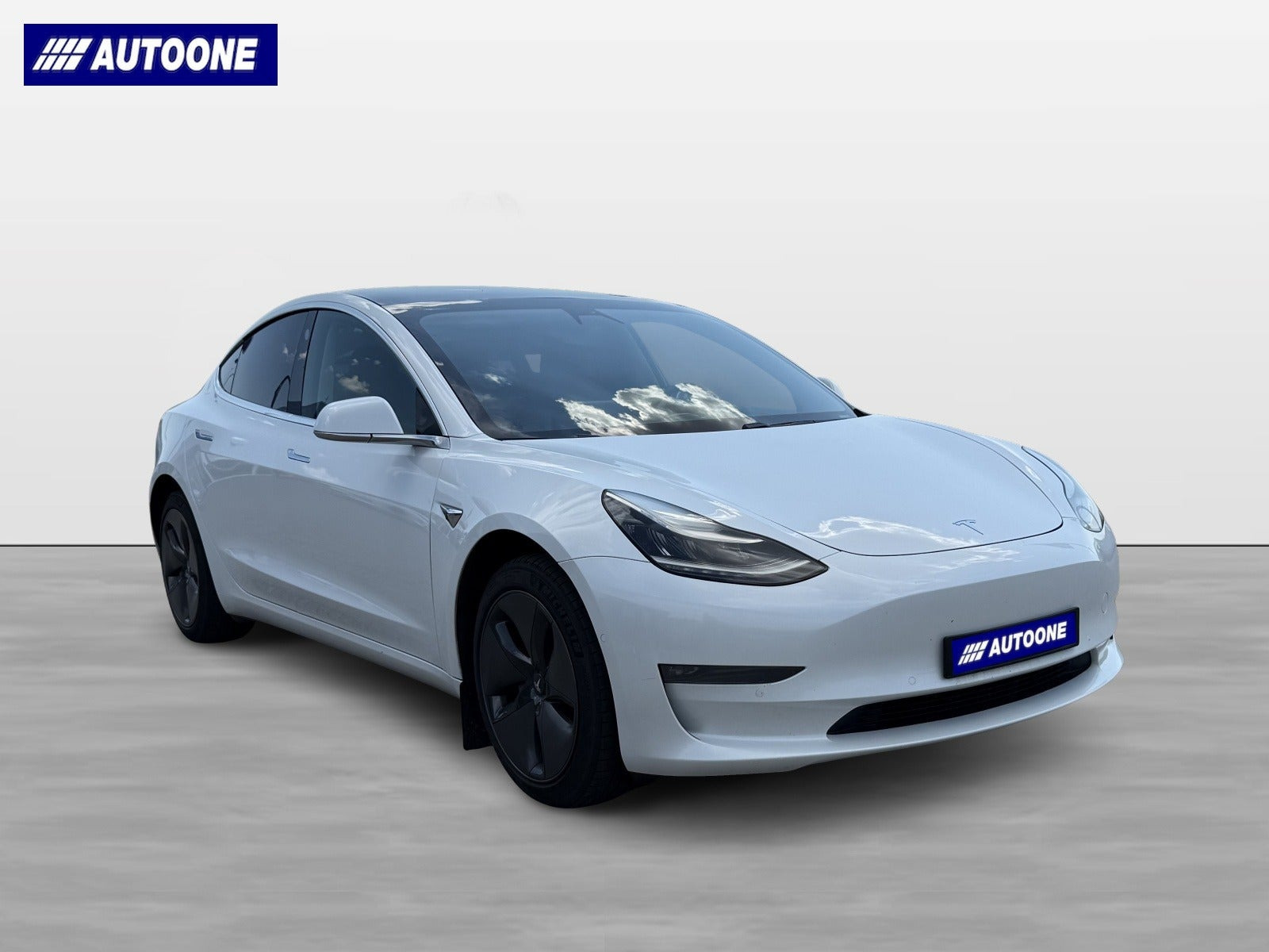 Hvid Tesla Model 3 fra 2019