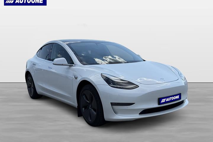 Hvid Tesla Model 3 fra 2019