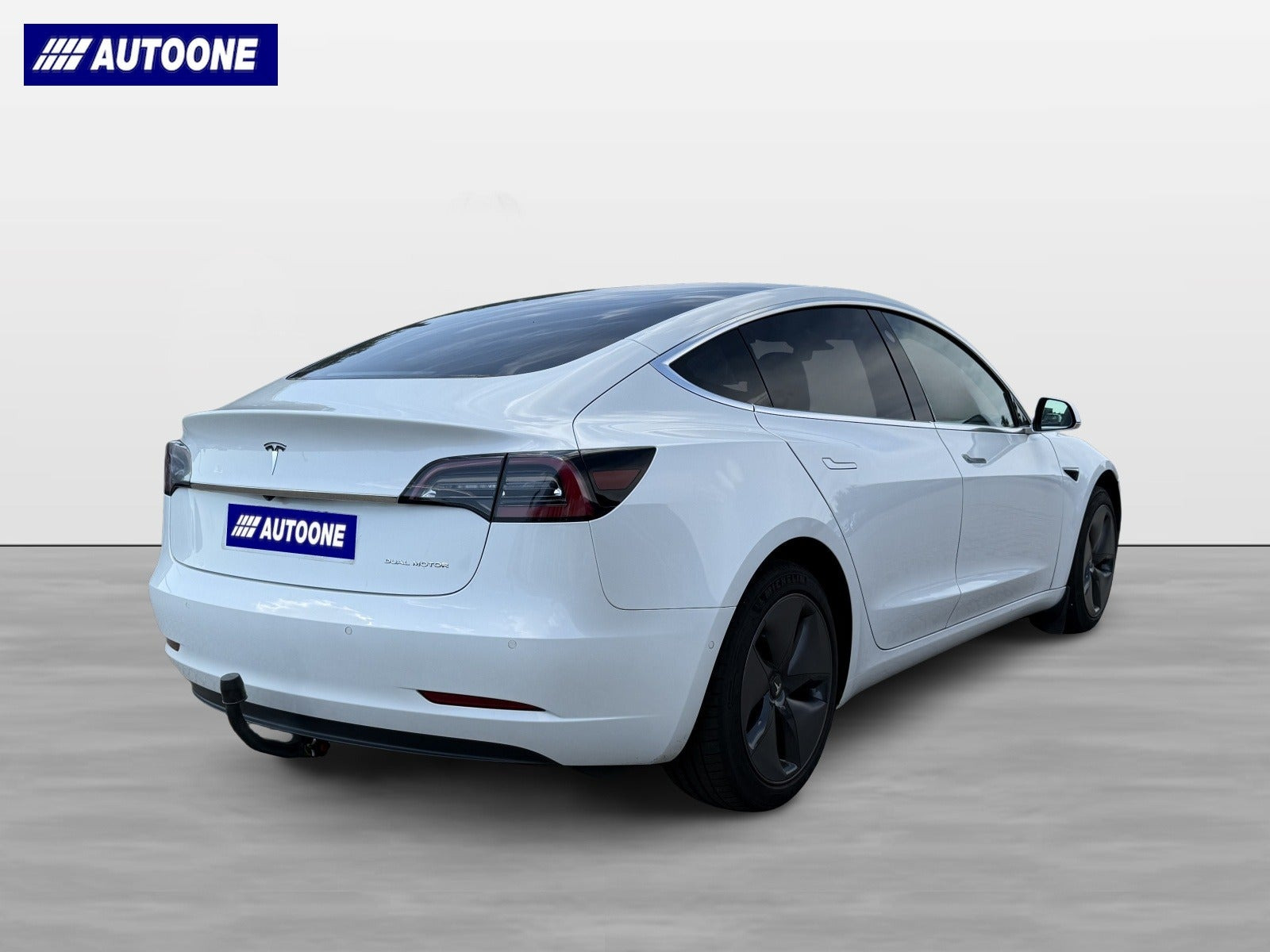 Hvid Tesla Model 3 fra 2019