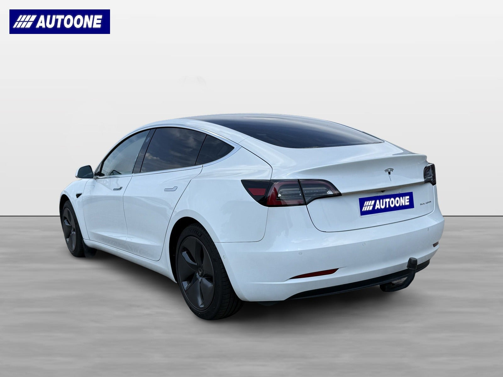 Hvid Tesla Model 3 fra 2019