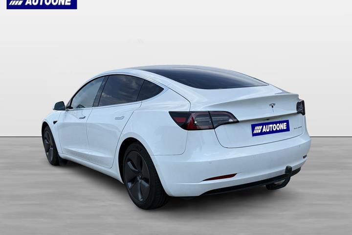 Hvid Tesla Model 3 fra 2019