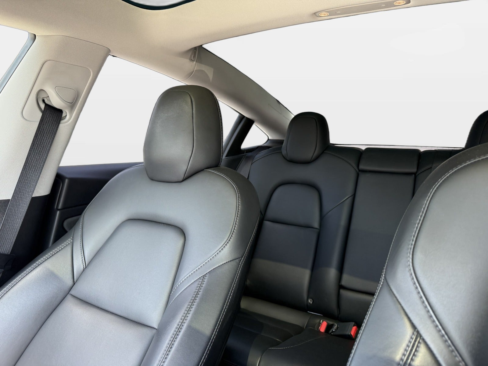 Hvid Tesla Model 3 fra 2019