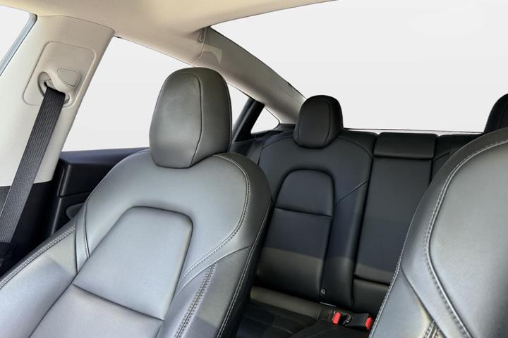 Hvid Tesla Model 3 fra 2019