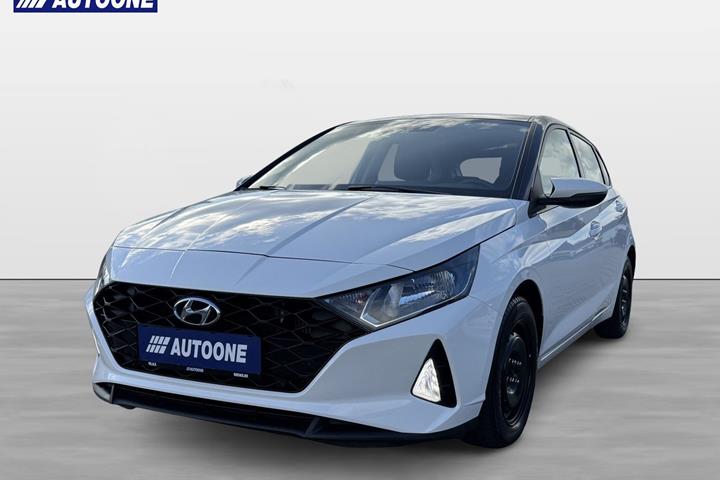 Hvid Hyundai i20 fra 2021 set udefra