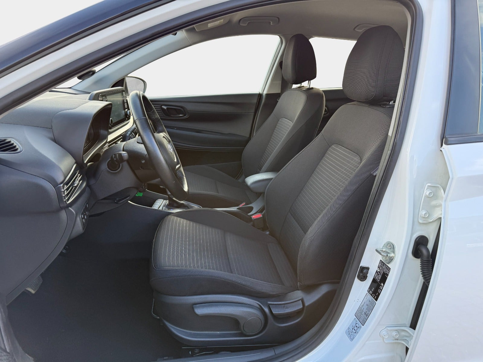 Hvid Hyundai i20 fra 2021