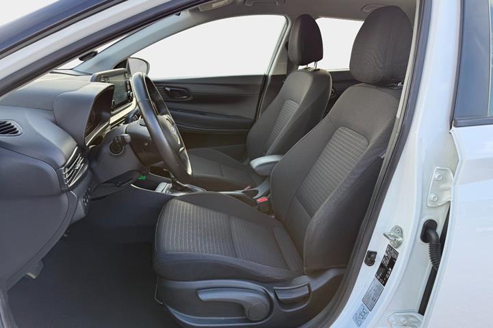 Hvid Hyundai i20 fra 2021