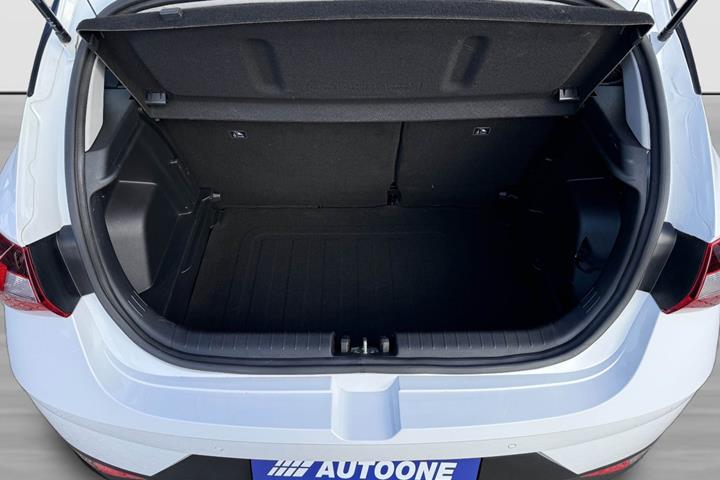 Hvid Hyundai i20 fra 2021