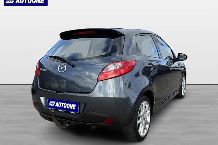 Grå Mazda 2 fra 2011
