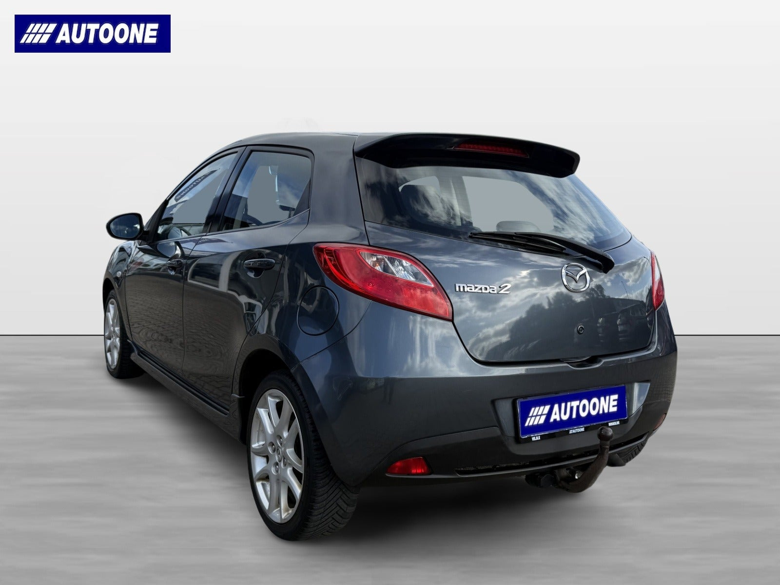 Grå Mazda 2 fra 2011