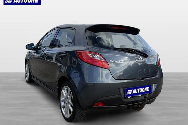 Grå Mazda 2 fra 2011
