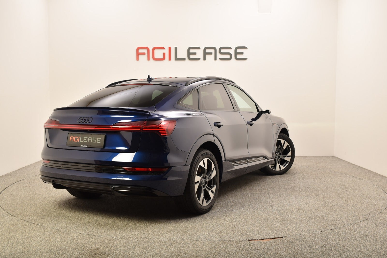 Blå Audi e-tron fra 2021