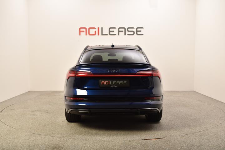 Blå Audi e-tron fra 2021