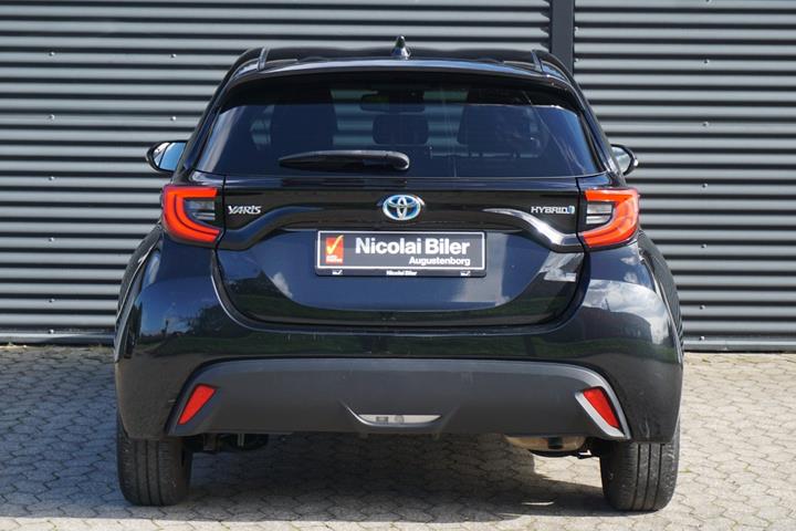 Sort Toyota Yaris fra 2021