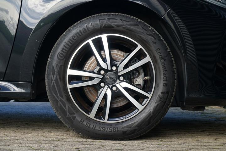 Sort Toyota Yaris fra 2021