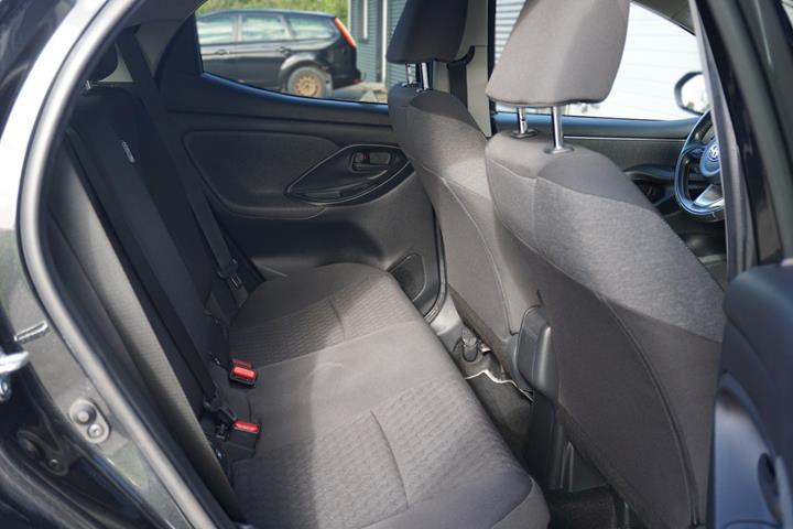 Sort Toyota Yaris fra 2021