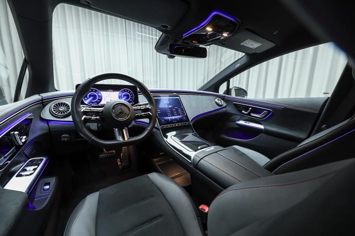 Sort Mercedes EQE350+ fra 2026