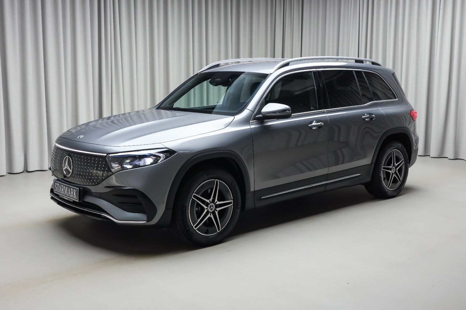 Grå Mercedes EQB250+ fra 2026