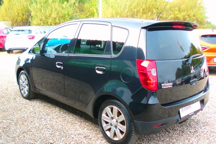 Sort Mitsubishi Colt fra 2010
