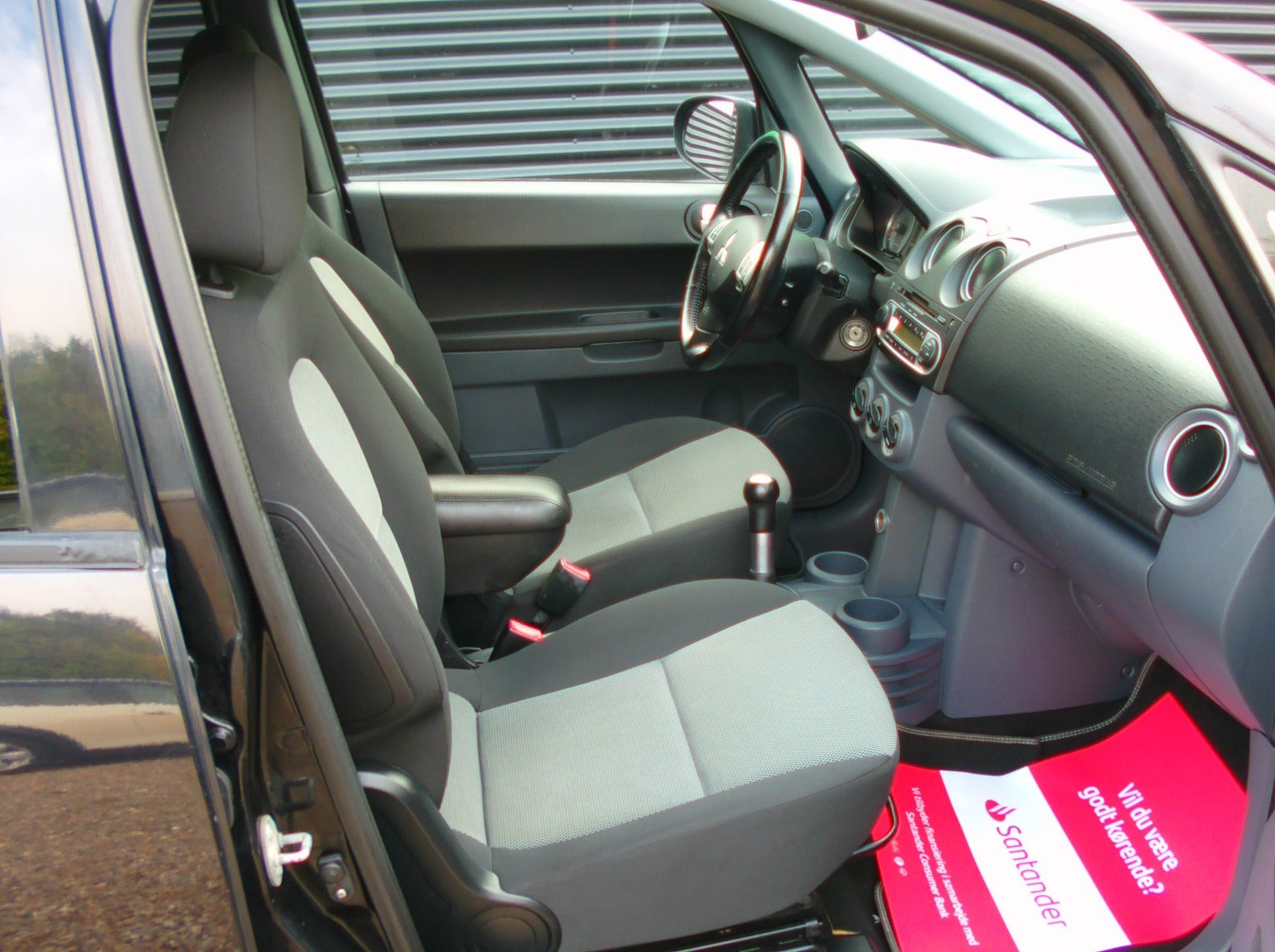 Sort Mitsubishi Colt fra 2010