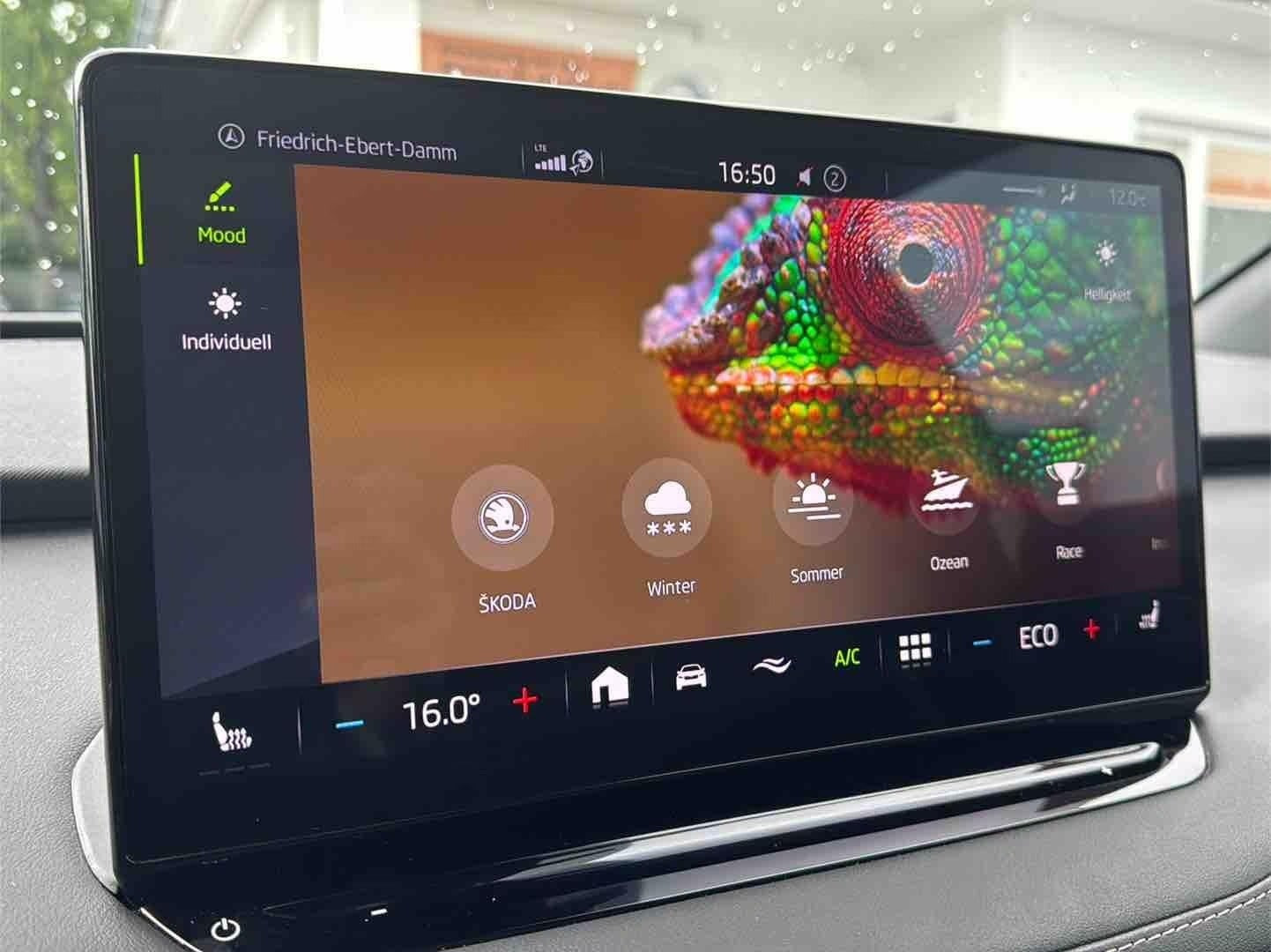 Grøn Skoda Enyaq fra 2022