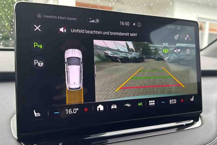 Grøn Skoda Enyaq fra 2022