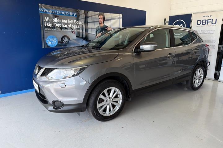 Grå Nissan Qashqai fra 2014