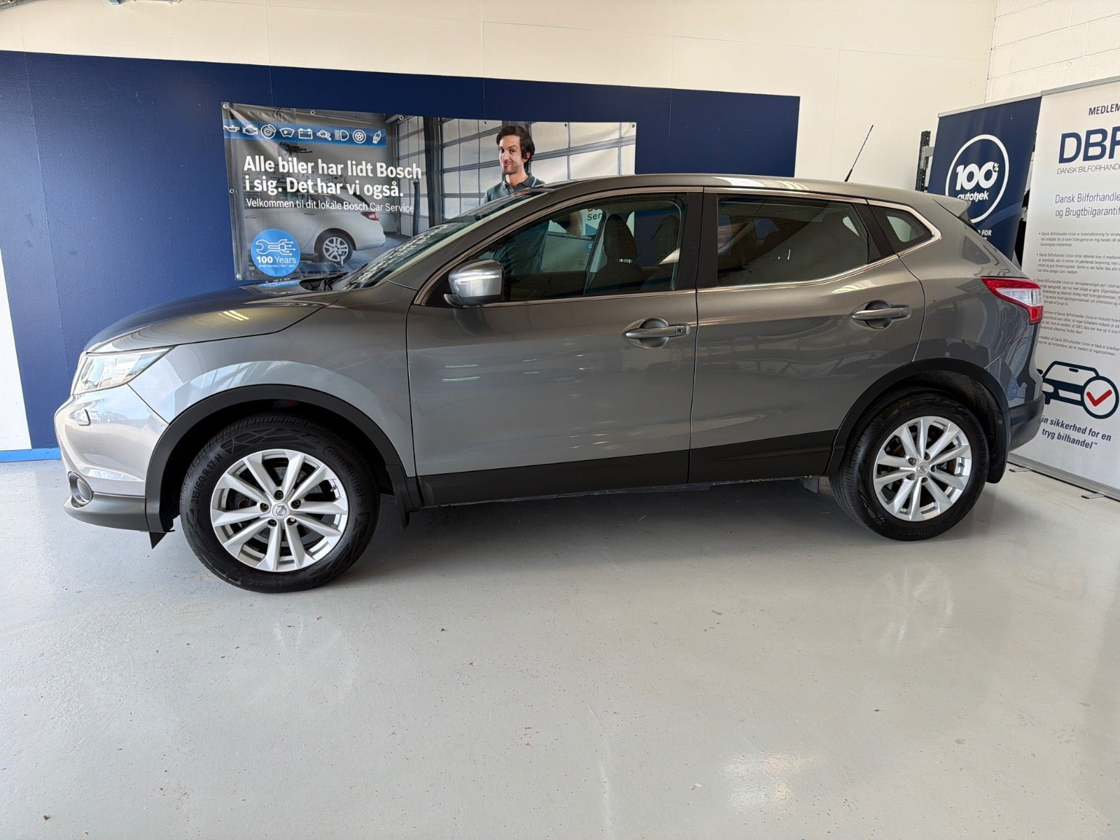 Grå Nissan Qashqai fra 2014