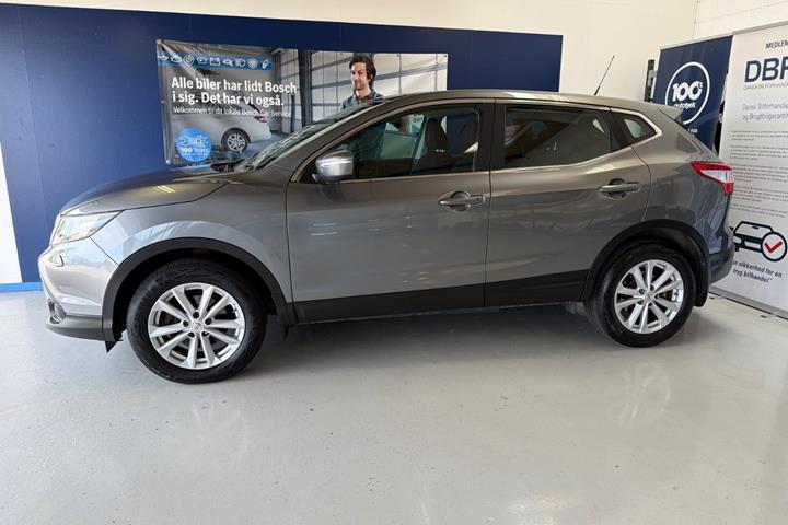 Grå Nissan Qashqai fra 2014