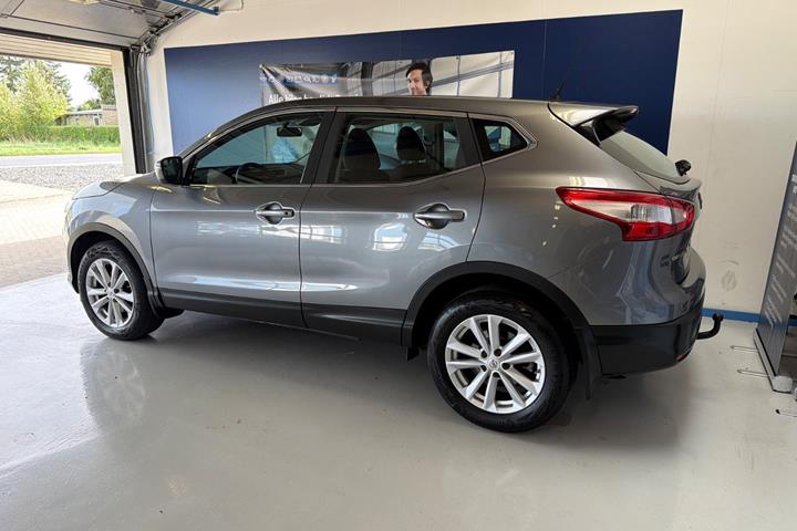 Grå Nissan Qashqai fra 2014