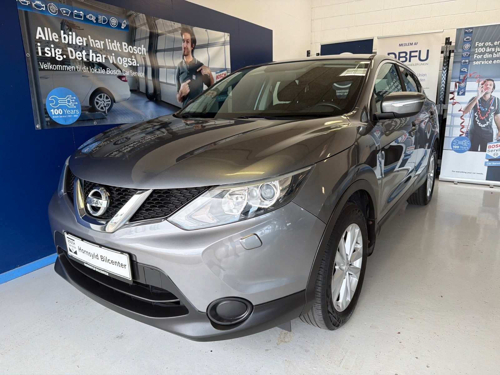Grå Nissan Qashqai fra 2014
