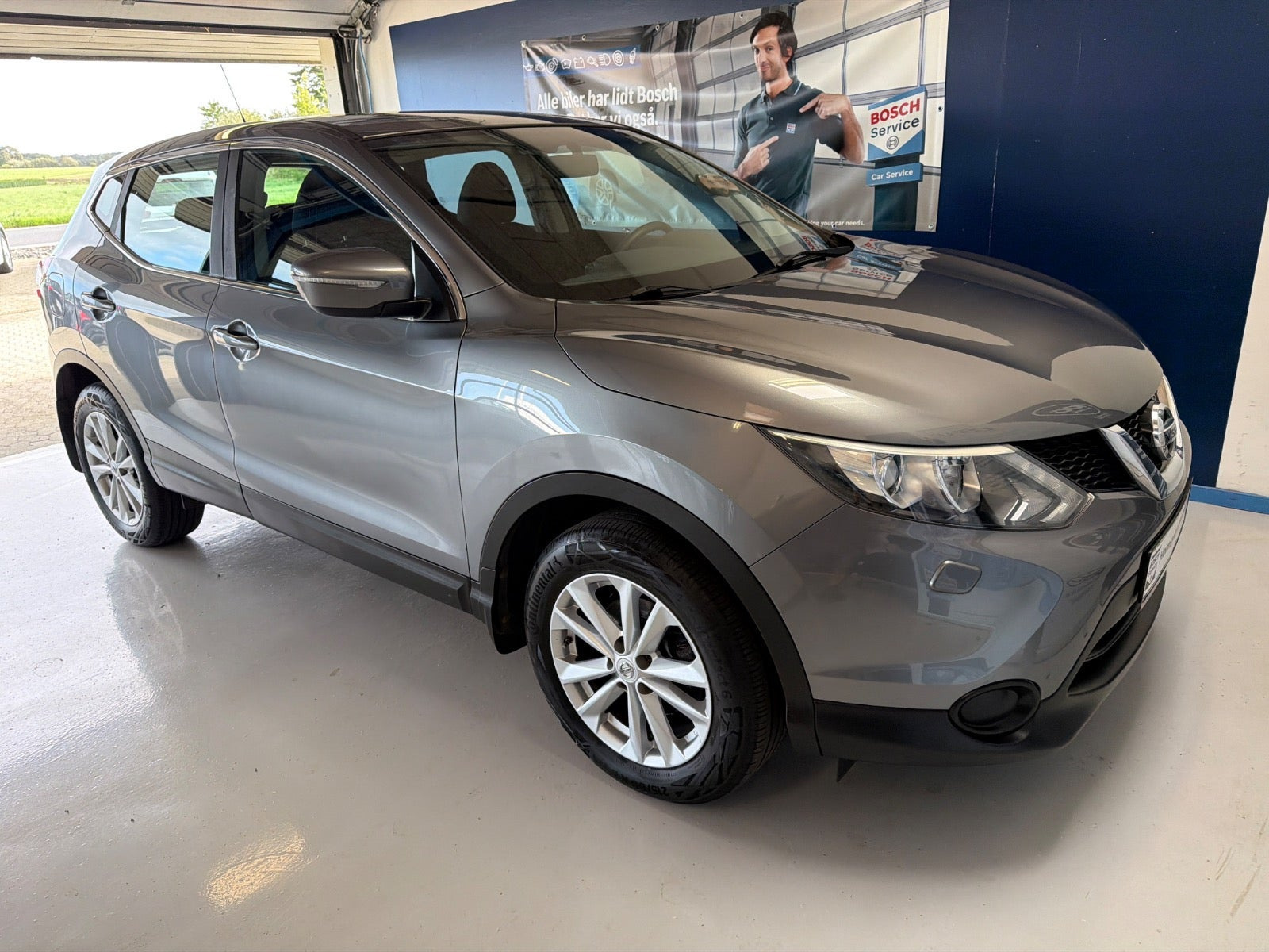 Grå Nissan Qashqai fra 2014